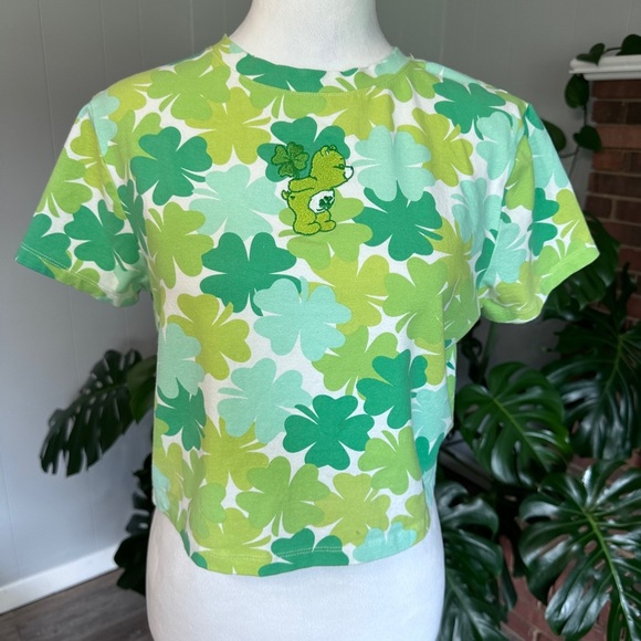 🛍️Care Bears crop tee size large excellent condition - Picture 1 of 6
